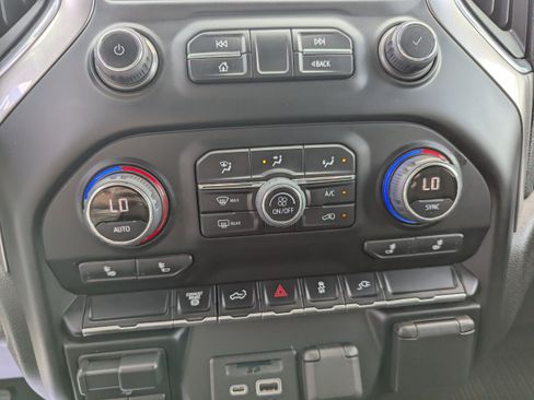 Used 2022 Chevrolet Silverado 3500 LTZ AWD/4WD image 23