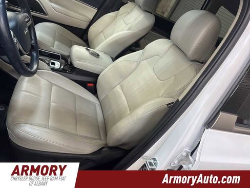 Used 2023 Kia Telluride EX w/ EX Captain's Chair Package image 11