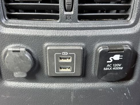 Used 2020 Nissan Titan SV w/ SV Convenience Package AWD/4WD image 23