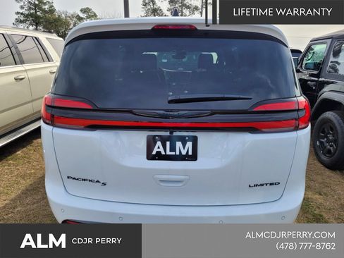 New 2026 Chrysler Pacifica Limited w/ Uconnect Theater Family Group FWD image 15
