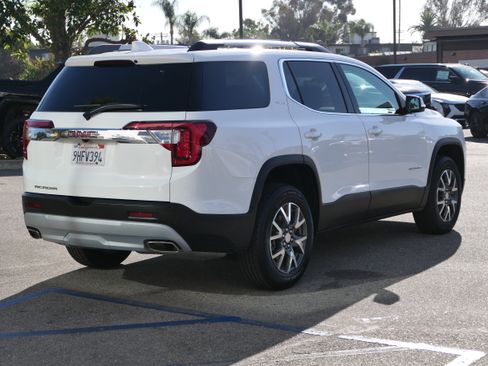 Used 2023 GMC Acadia SLE w/ Driver Convenience Package FWD image 5