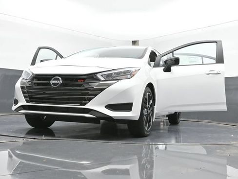 New 2025 Nissan Versa SR w/ Trunk Package FWD image 48
