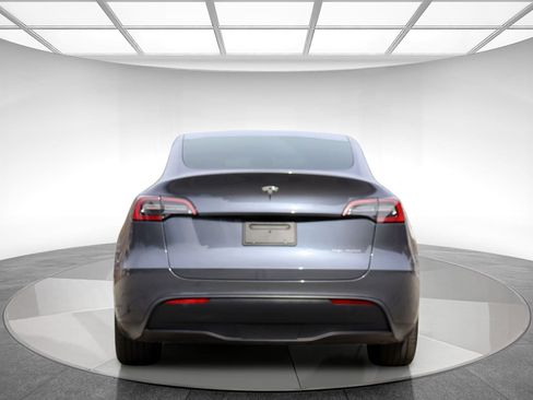 Used 2023 Tesla Model Y Long Range image 7