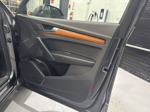 Used 2023 Audi Q5 2.0T Premium w/ Convenience Package image 34