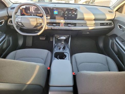New 2025 Kia K4 LXS image 8