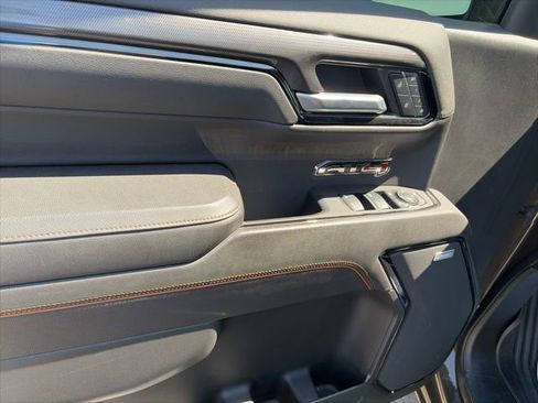 Used 2023 GMC Sierra 1500 AT4 w/ Technology Package AWD/4WD image 17