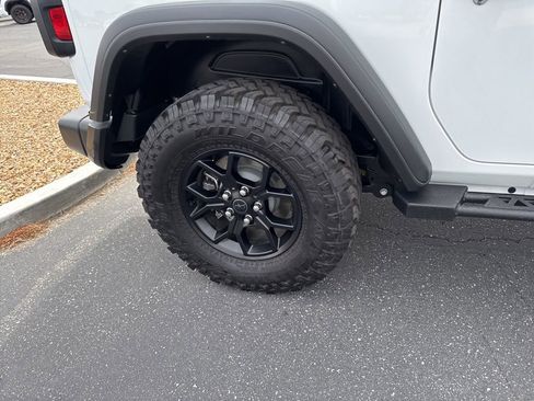 Used 2024 Jeep Wrangler Willys AWD/4WD image 15