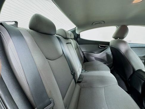 Used 2015 Hyundai Elantra SE image 23