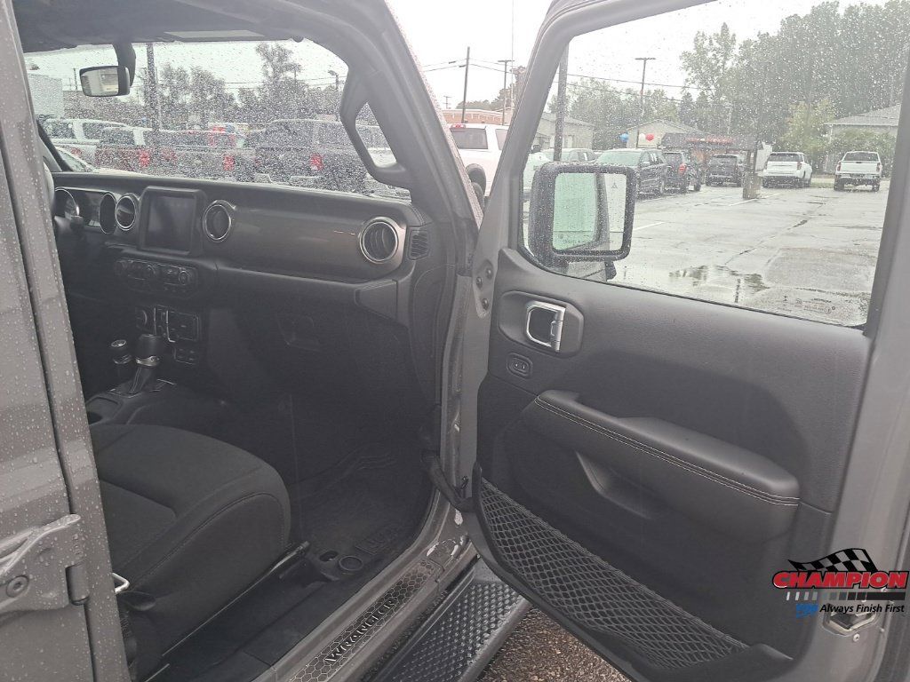Used 2020 Jeep Wrangler Unlimited Sahara AWD/4WD image 22