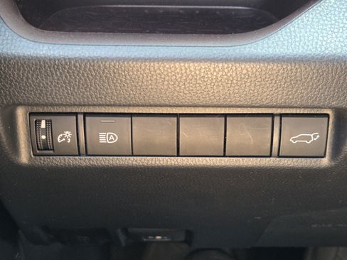 Used 2020 Toyota RAV4 Limited FWD image 23