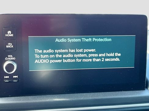 Used 2025 Honda Pilot Touring image 13