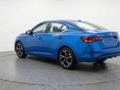 Used 2025 Nissan Sentra SV image 6
