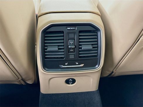 Certified 2025 Porsche Macan image 29