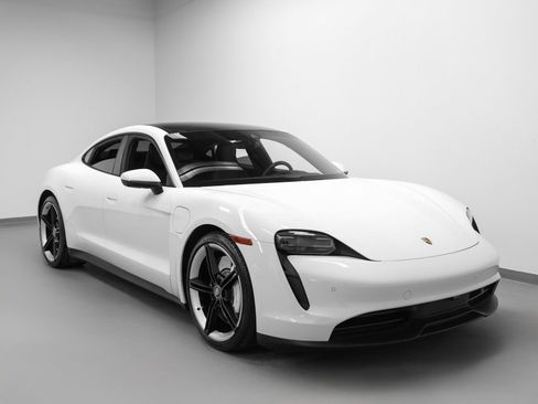 Certified 2022 Porsche Taycan image 10