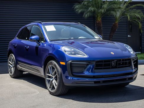Certified 2026 Porsche Macan AWD/4WD image 6
