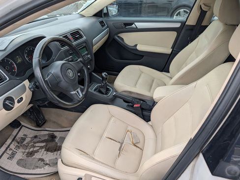 Used 2013 Volkswagen Jetta SE image 9
