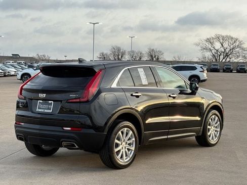 Used 2021 Cadillac XT4 Luxury w/ Cold Weather Package image 6
