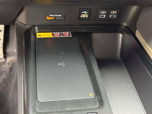 Used 2025 Toyota Camry SE FWD image 8