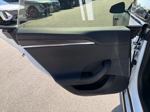 Used 2022 Tesla Model S AWD/4WD image 32