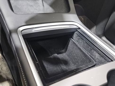 Used 2025 Tesla Model Y Long Range image 31