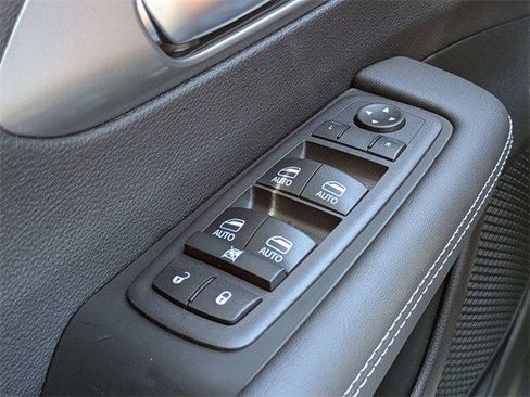 New 2026 Chrysler Pacifica Select image 25