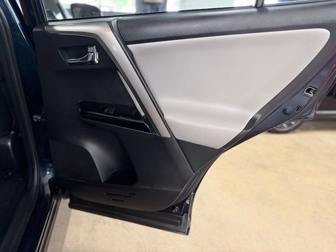 Used 2018 Toyota RAV4 Limited AWD/4WD image 23