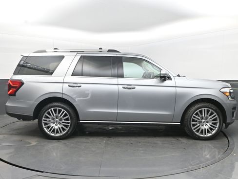 Used 2022 Ford Expedition Limited image 10