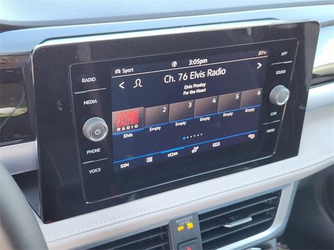 New 2025 Volkswagen Taos SE image 17