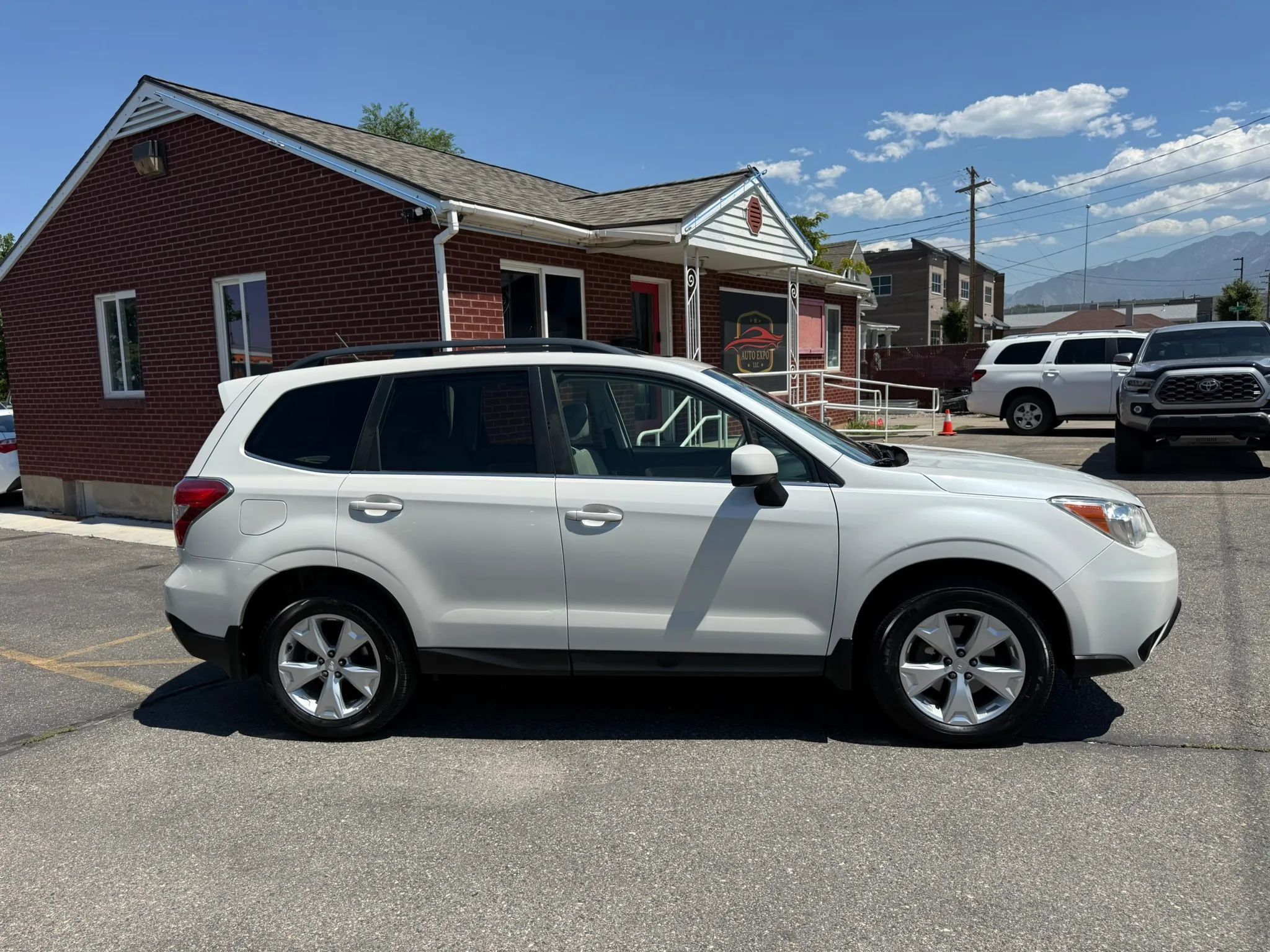 Used 2015 Subaru Forester 2.5i Limited w/ Popular Package #1 AWD/4WD image 4