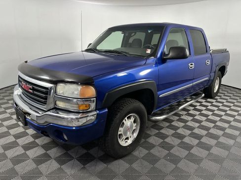 Used 2004 GMC Sierra 1500 SLE w/ Off-Road Package AWD/4WD image 4