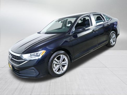 Used 2024 Volkswagen Jetta SE FWD image 3