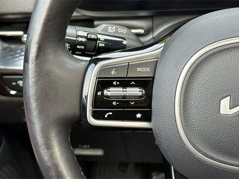 Certified 2022 Kia Carnival SX Prestige image 32