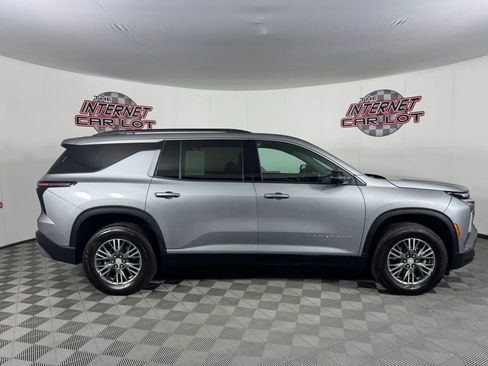 Used 2024 Chevrolet Traverse LT w/ Enhanced Driving Package AWD/4WD image 8