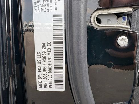 Used 2025 RAM 2500 Big Horn AWD/4WD image 32