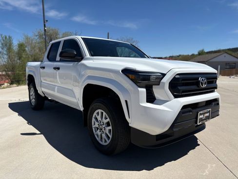 Used 2024 Toyota Tacoma SR AWD/4WD image 2
