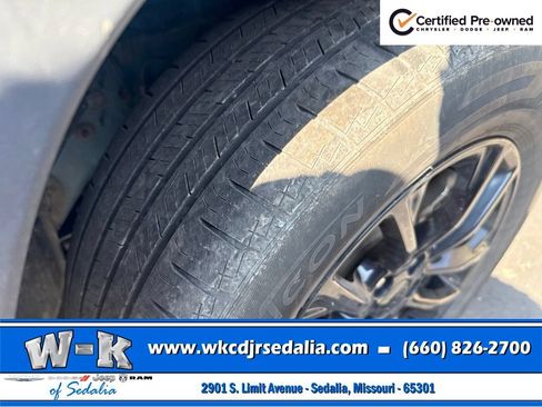 Used 2023 Jeep Cherokee Altitude Lux AWD/4WD image 4