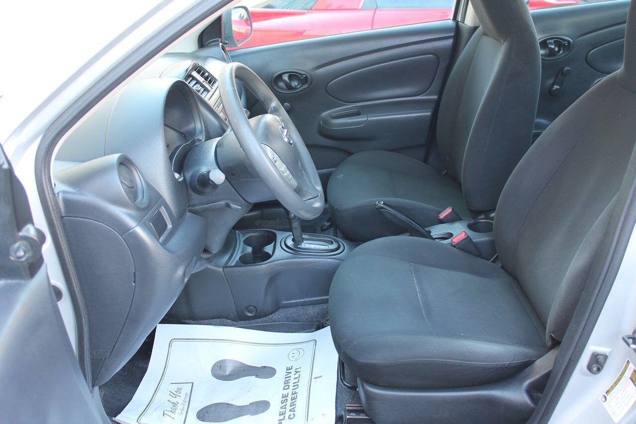 Used 2015 Nissan Versa S Plus FWD image 21