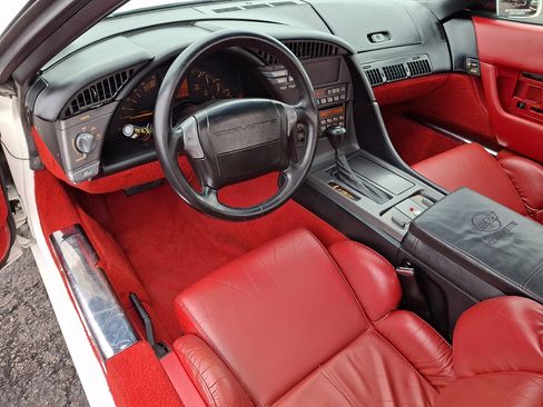 Used 1991 Chevrolet Corvette Convertible RWD image 10