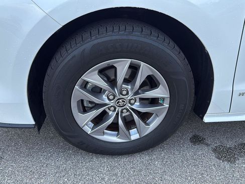 Used 2021 Toyota Sienna LE FWD image 16