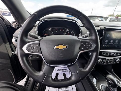 Used 2022 Chevrolet Traverse LT image 17