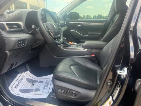 Used 2021 Toyota Highlander Platinum FWD image 10