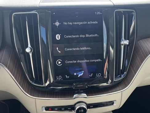 Used 2021 Volvo XC60 T5 Momentum image 10