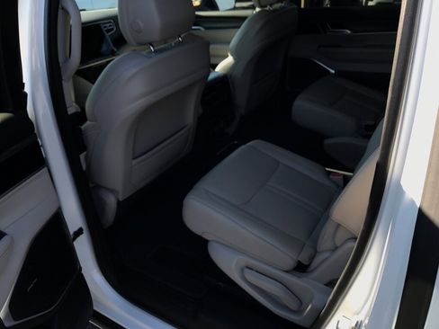 Used 2024 Jeep Wagoneer Series II image 26