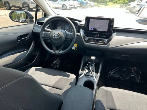 Used 2025 Toyota Corolla LE FWD image 10