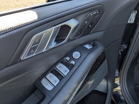 Used 2020 BMW X7 xDrive40i w/ Cold Weather Package image 11