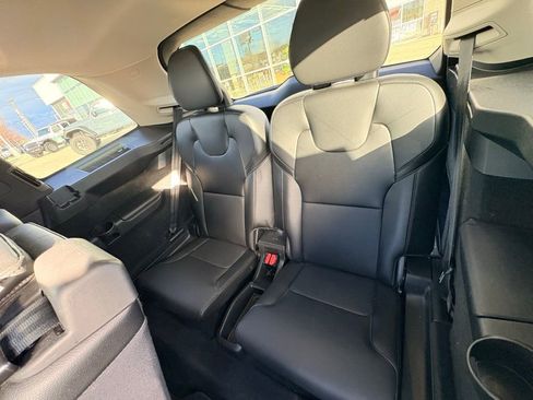 Used 2021 Volvo XC90 T5 Momentum w/ Advanced Package image 14