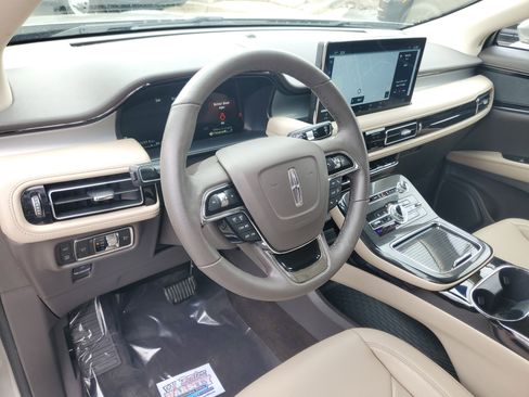 Certified 2023 Lincoln Nautilus AWD w/ Premium Package image 13