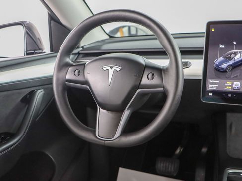 Used 2025 Tesla Model Y Long Range image 12