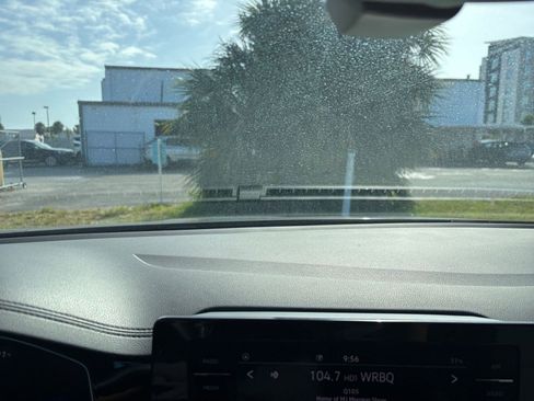 Used 2025 Volkswagen Jetta SE image 18