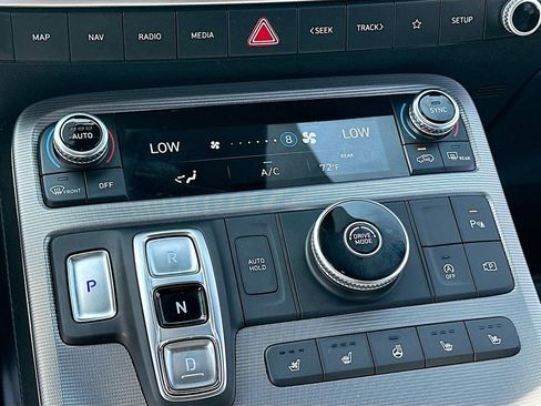 Used 2023 Hyundai Palisade Calligraphy image 16